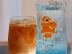 入夜时段的橙调冰饮与气泡水（占位图，待补实拍）